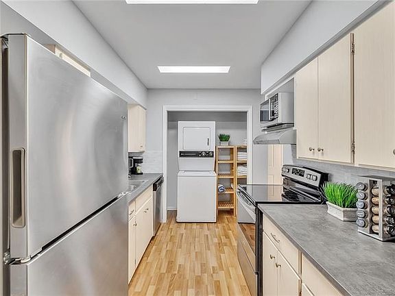 4th image of 511 NW 25th St #2