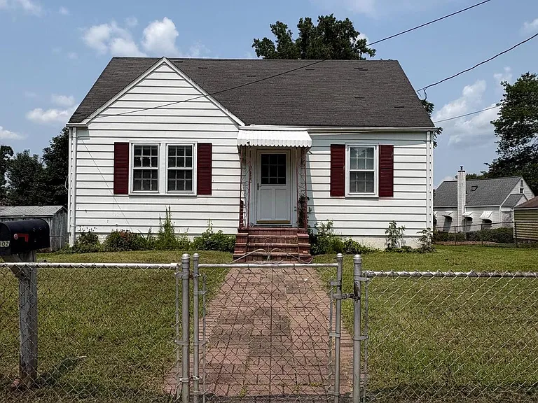 10902 Milburn St — Photo 1