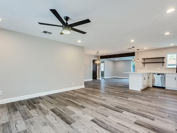 4th image of 3802 W Fleetwood Ln