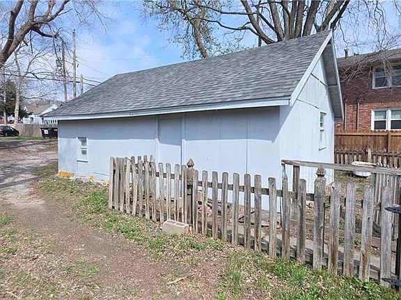 4th image of 306 E Franklin St