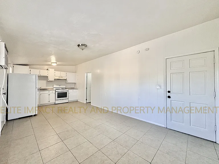2460 N Treat Ave — Photo 4
