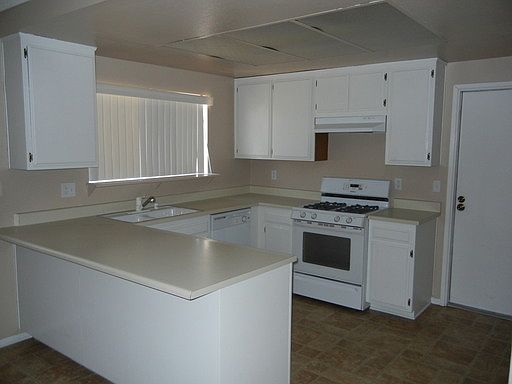 3rd image of 43755 Claire Ct