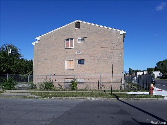5th image of 13242 W Chicago St