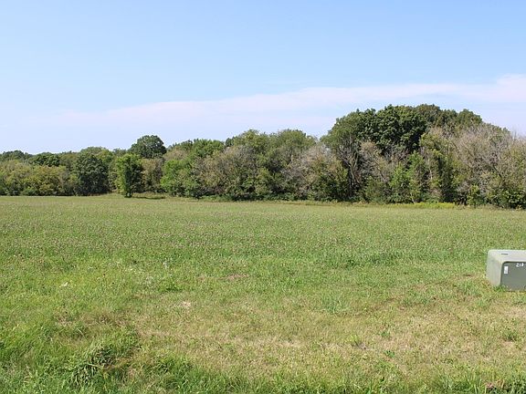 4th image of 28-72 Lake Carroll Blvd