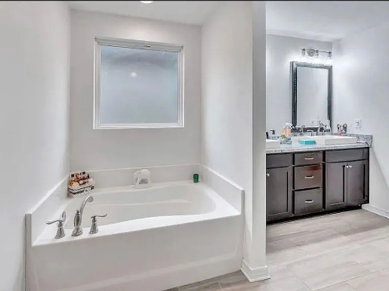 448 Eisenhower Dr — Photo 12