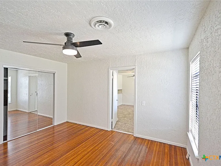 268 E Mill St — Photo 19