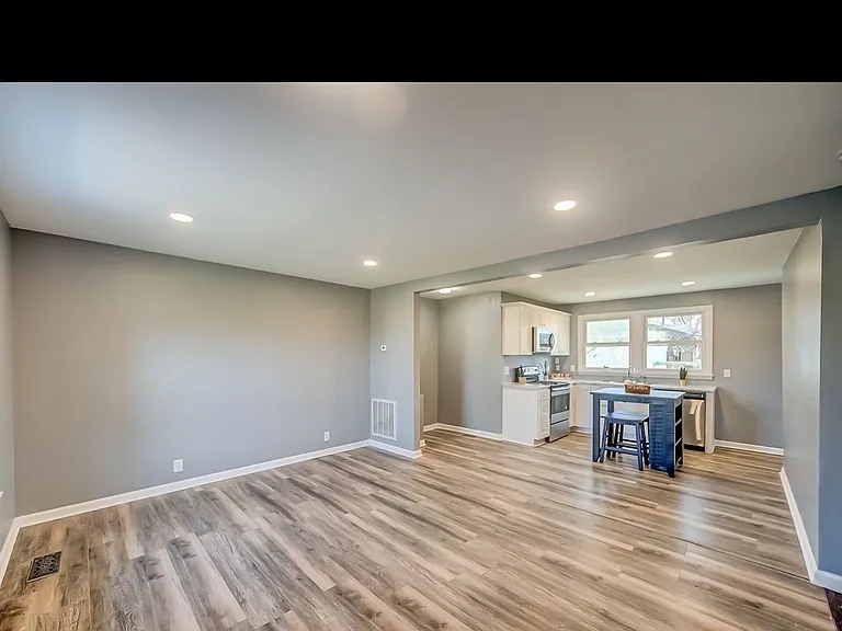 100 Cole Dr — Photo 4