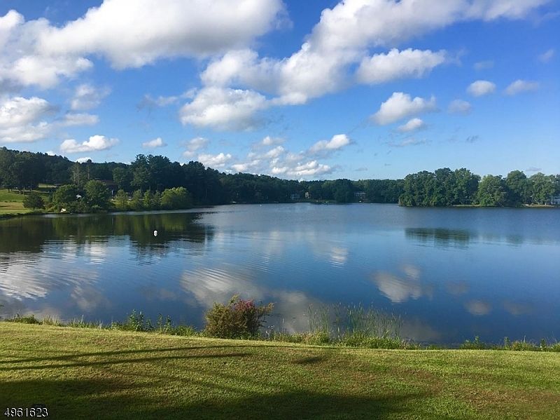 2nd image of 310-B Lake Shore South #B