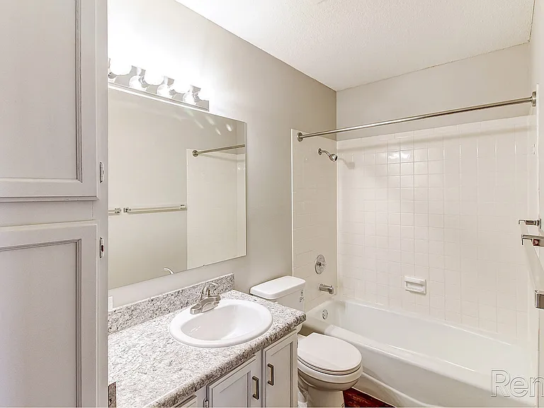 Oakwood Trail Apartments — Photo 16