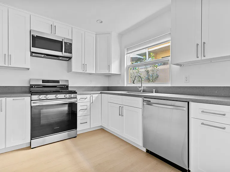 360 Burchett St #6 — Photo 2