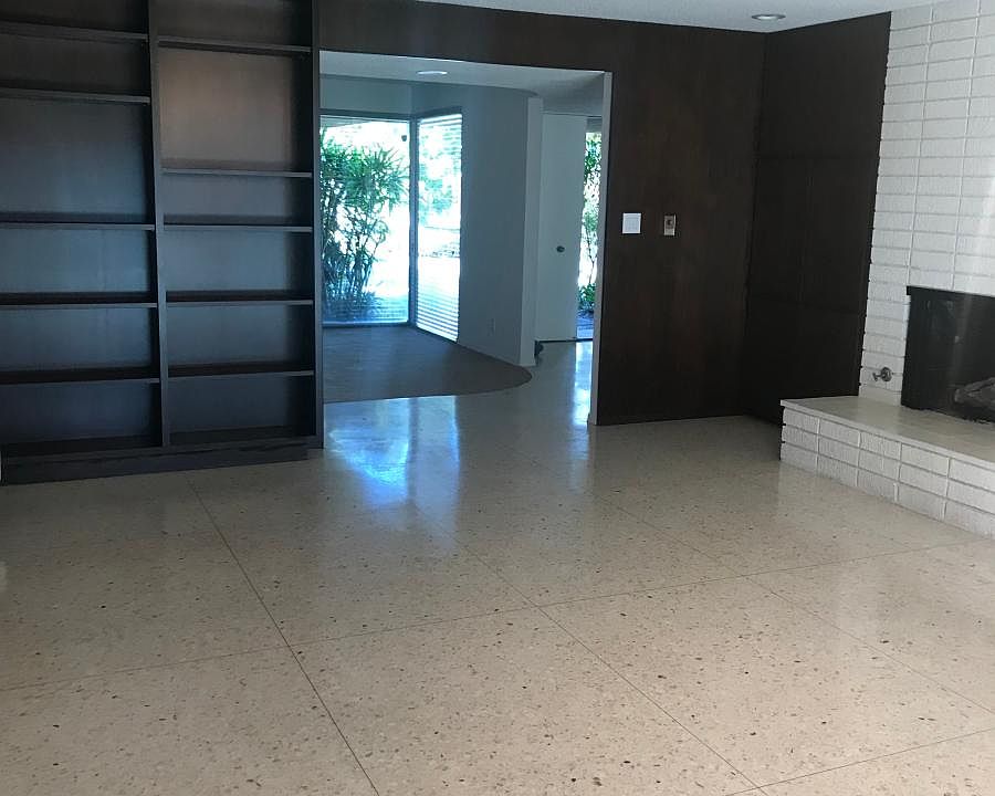 Entertaining Family Rm, Entry View