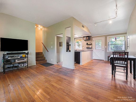 3rd image of 3414 Norwood St