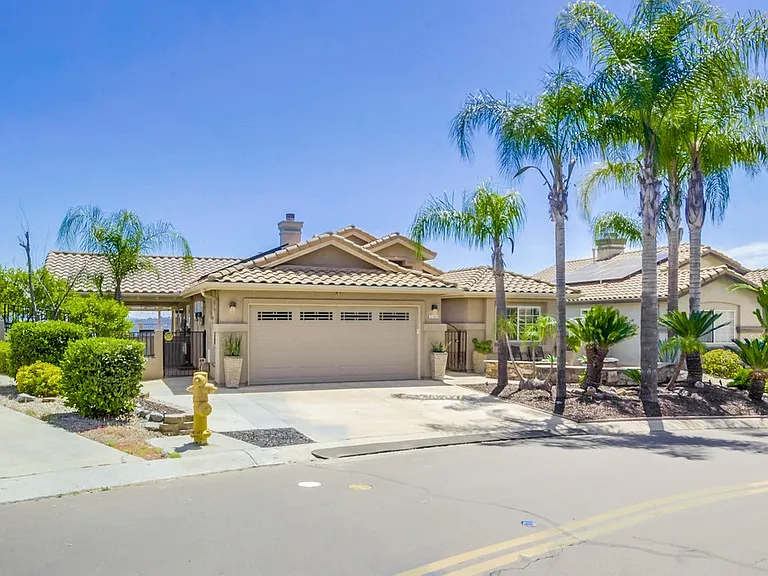 2703 Lobelia Rd — Photo 4