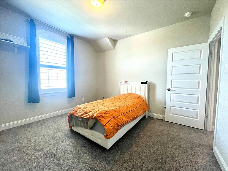 6829 Brindisi Pl — Photo 25