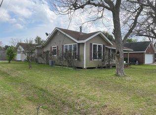 5598 Baird St, Groves, TX 77619
