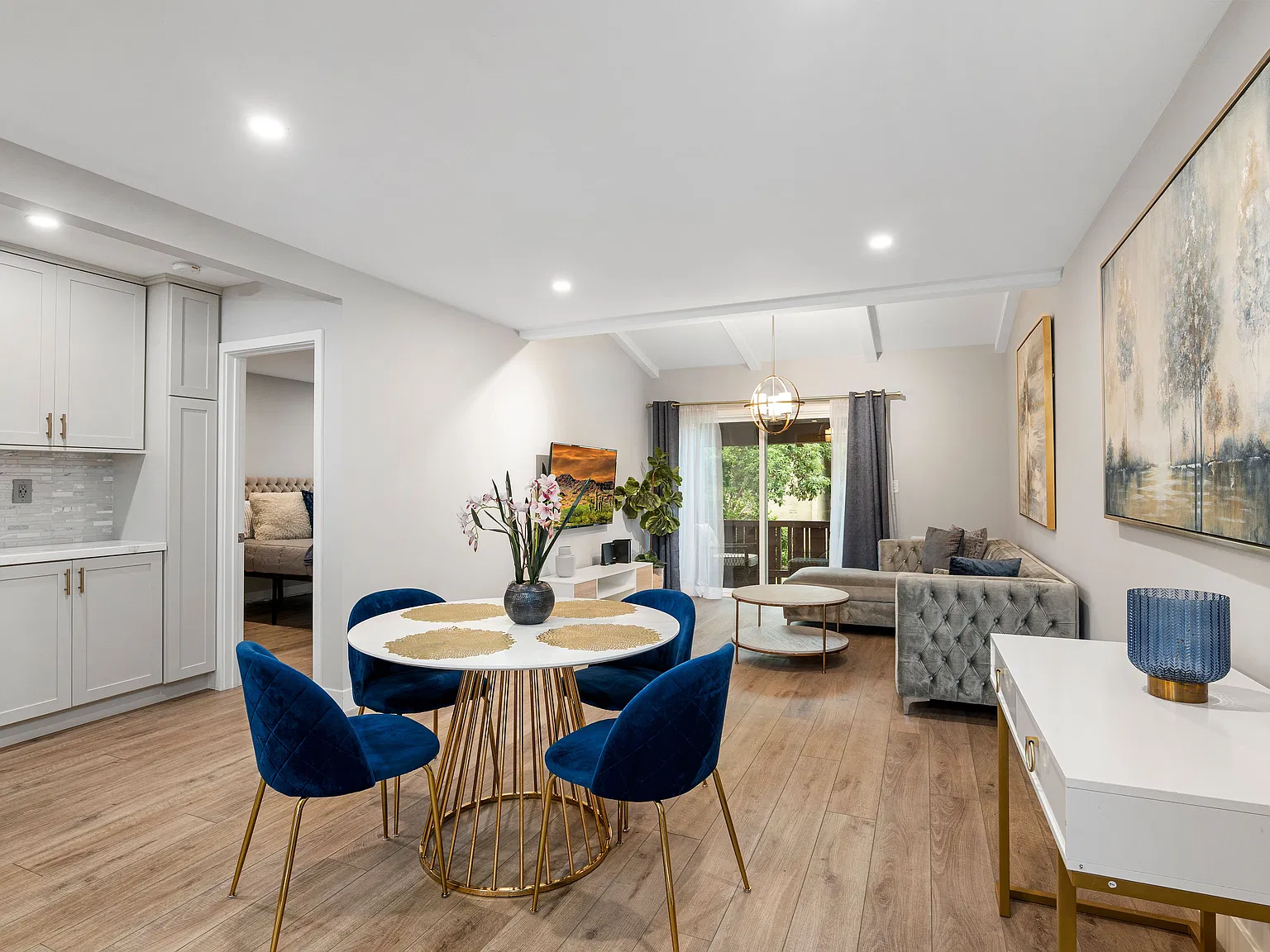 1 bed, 700 sqft, $2,450 — Photo 1