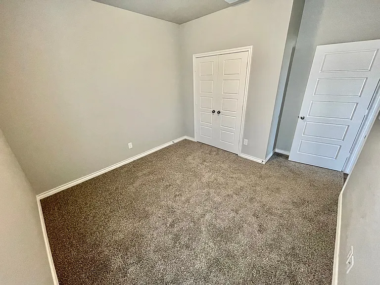 Middle bedroom