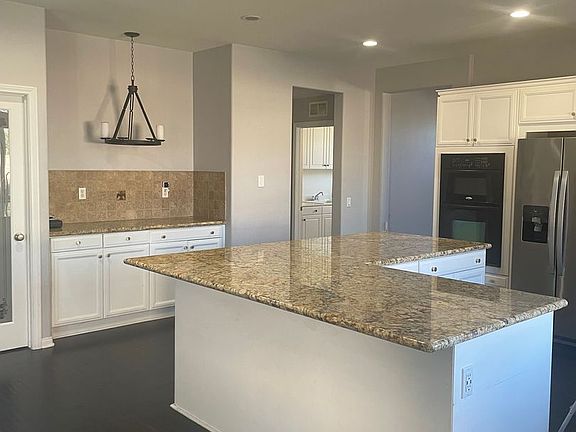 2nd image of 1229 Amaryllis Way