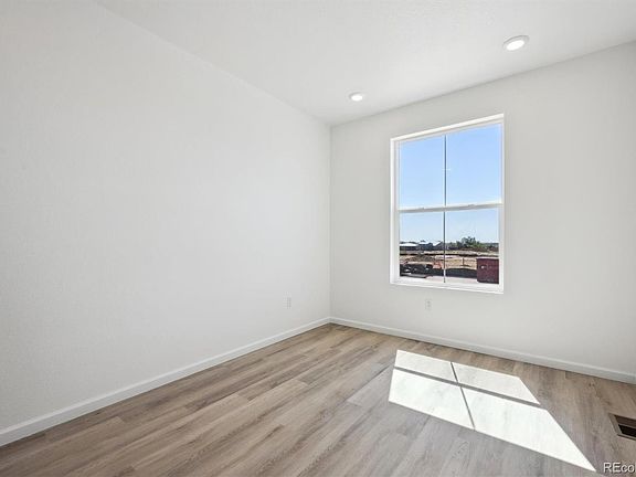 3rd image of 319 W Owen Avenue