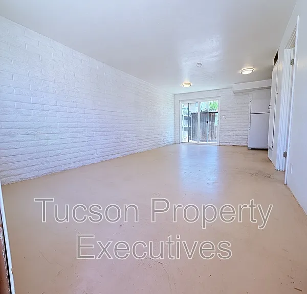 319 E Blacklidge Dr #2 — Photo 7