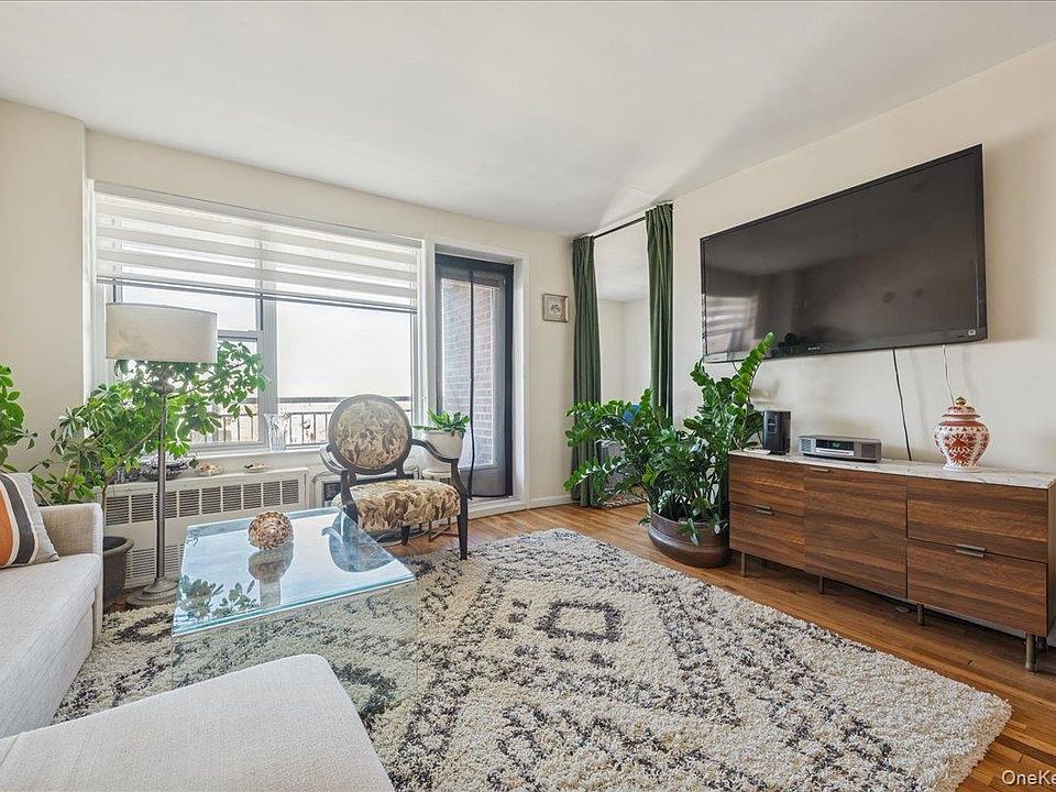 1st image of 855 E Broadway #4G