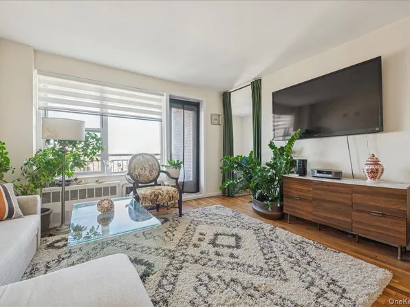 855 E Broadway #4G, Long Beach, NY 11561