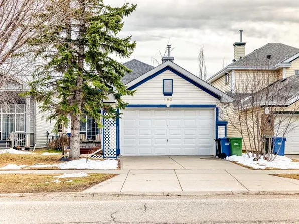 193 N Somerset Dr SW, Calgary, AB T2Y 3K2