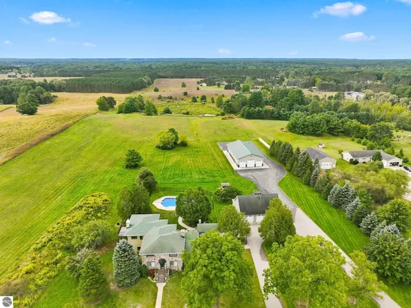 6801 Secor Rd, Traverse City, MI 49685