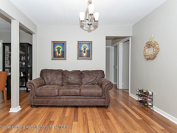 5th image of 4683 Ottawa Dr