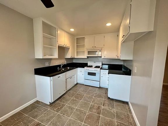 4th image of 580 N Los Robles Ave APT 9