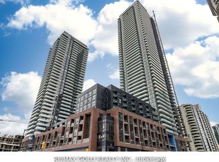 430 Square One Dr #1109, Mississauga, ON L5B 0E2