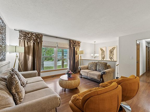 2nd image of 1706 Pearlview Ct