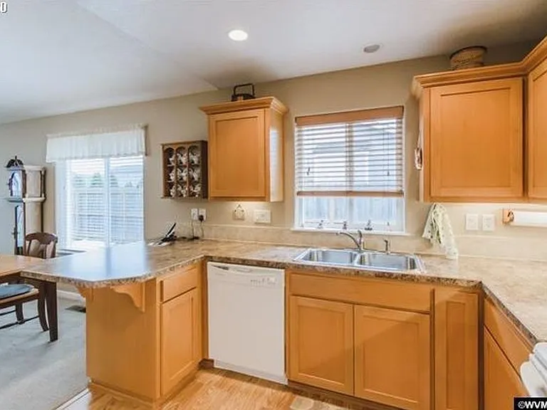 1096 Fuji Ln — Photo 12
