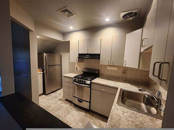 5th image of 5242 Schuyler St