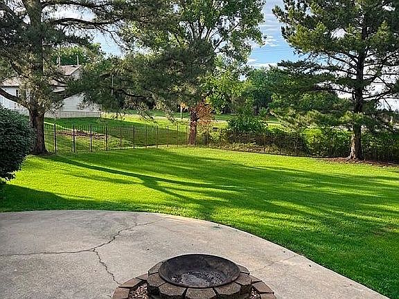 2nd image of 824 Lexington Dr