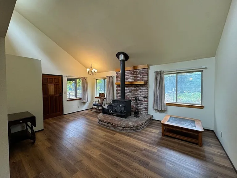 2437 Ridgewood Dr — Photo 6