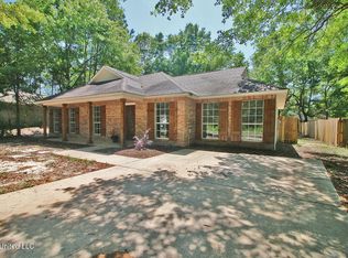 1225 Oak St, Ocean Springs, MS 39564