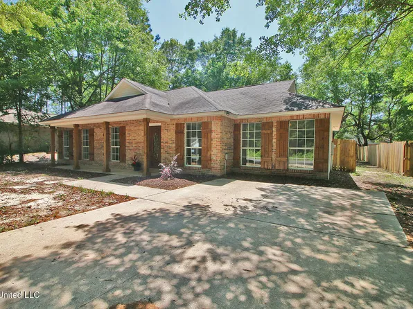 1225 Oak St, Ocean Springs, MS 39564