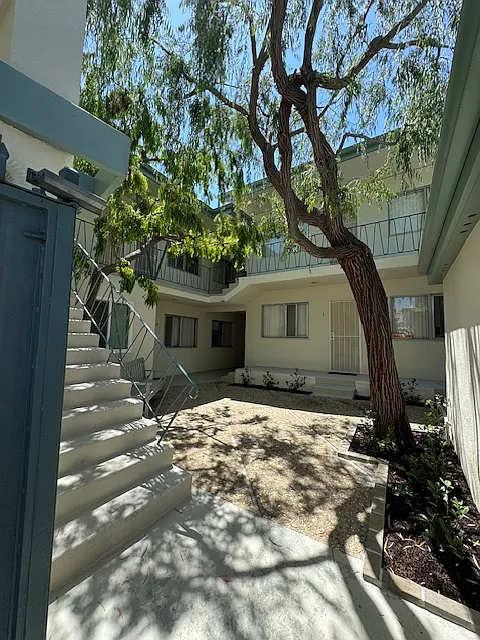 Studio, 300 sqft, $1,575 — Photo 3