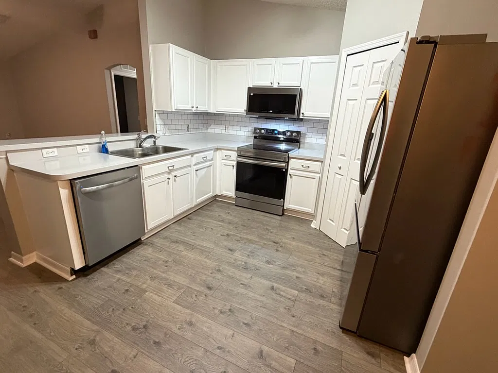 3 bed, 1320 sqft, $2,200 — Photo 4