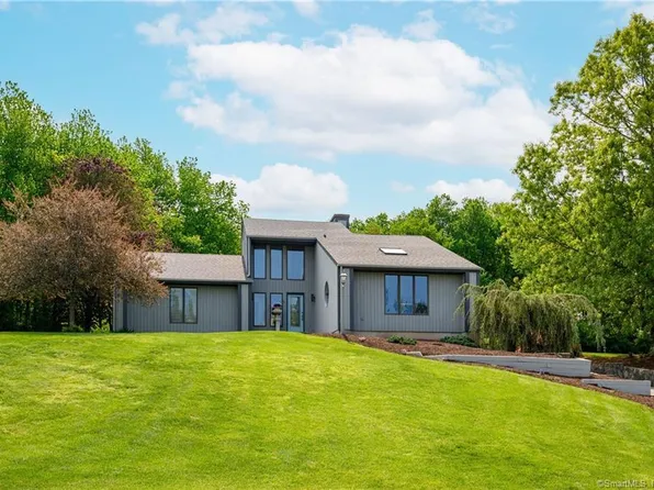 5 Strawberry Lane, Newtown, CT 06482