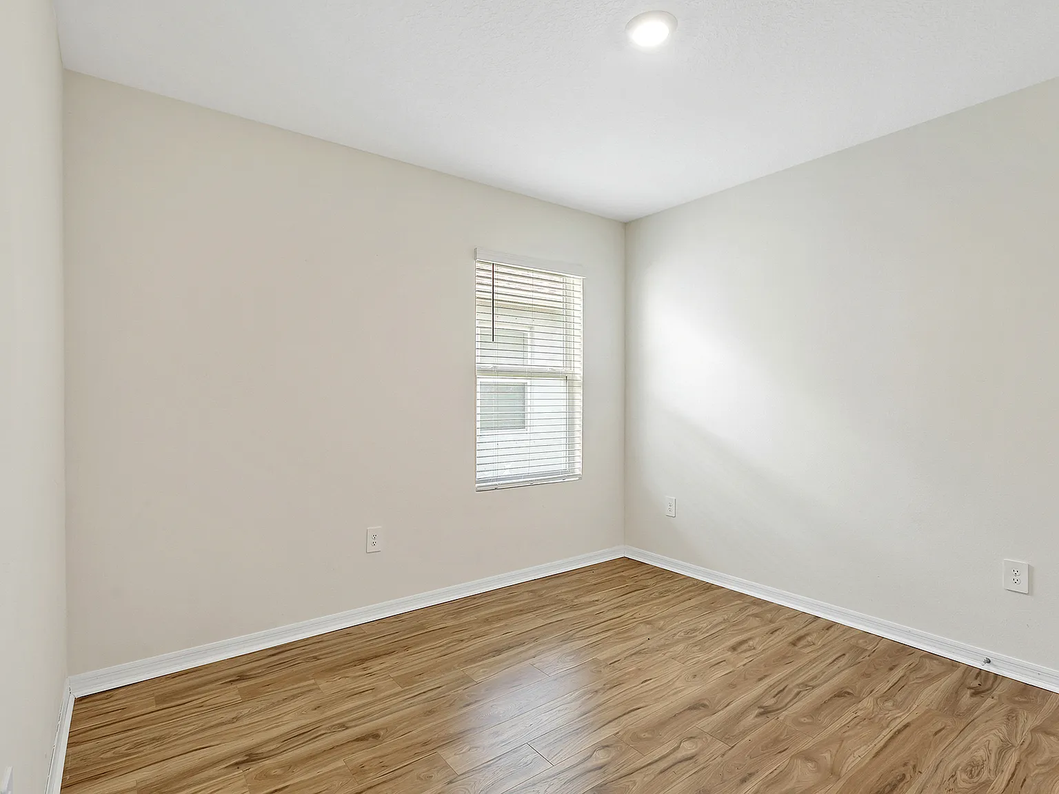 4 bed, 1812 sqft, $2,698 — Photo 3
