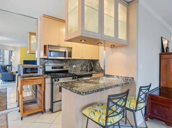 200 East 61st Street image 4 of 17