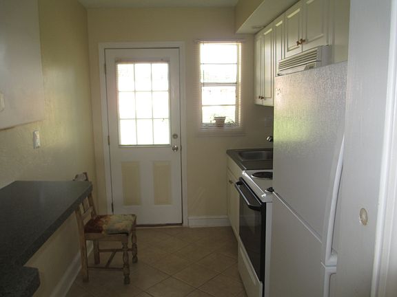 3rd image of 14 Cypress Cir #B