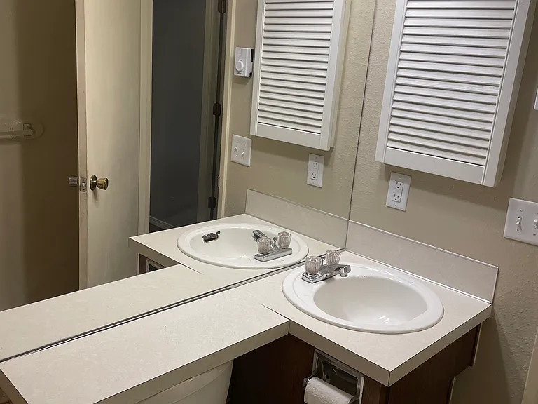 3844 Peppertree Dr — Photo 16