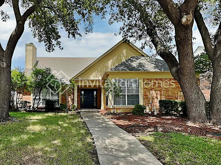 2107 Stonegate Dr — Photo 1