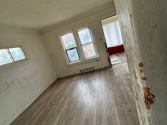 4th image of 317 E Baltimore Blvd