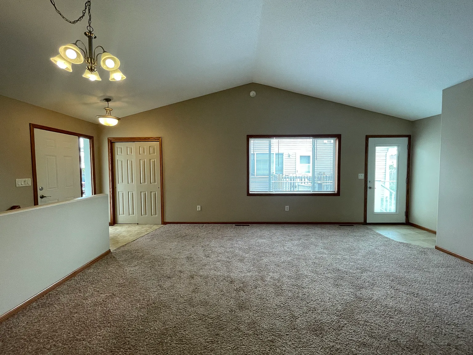 4 bedroom/ 3 bath South Moorhead — Photo 4