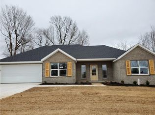 686 Bison Run St, Farmington, AR 72730