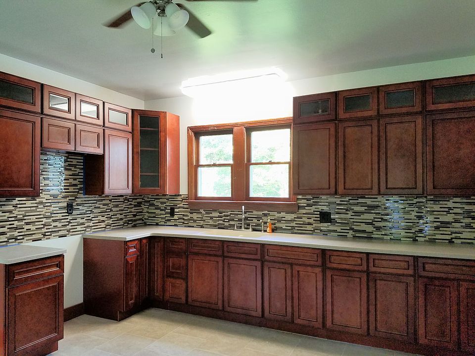2nd image of 1421 Baker Rd